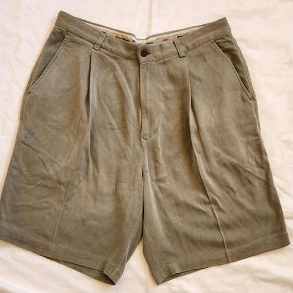 Tommy Bahama Other - Tommy Bahama men's silk olive shorts size 34